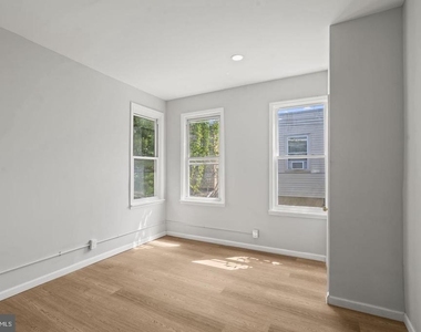 2423 N Myrtlewood Street - Photo Thumbnail 17