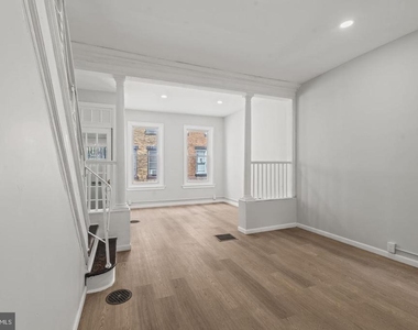 2423 N Myrtlewood Street - Photo Thumbnail 12