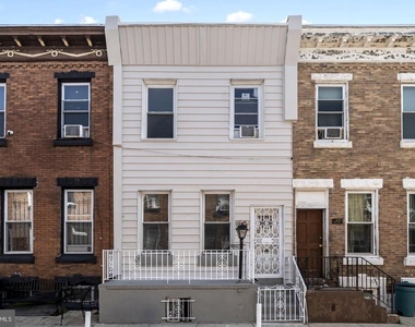 2423 N Myrtlewood Street - Photo Thumbnail 1