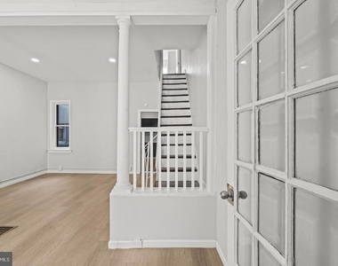 2423 N Myrtlewood Street - Photo Thumbnail 3