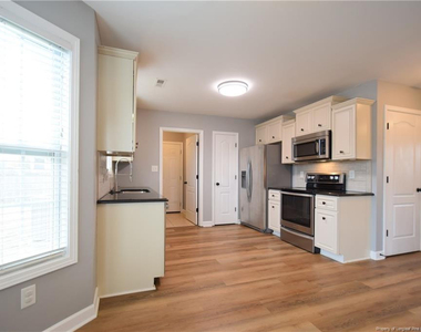 205 Stockbridge Drive - Photo Thumbnail 7