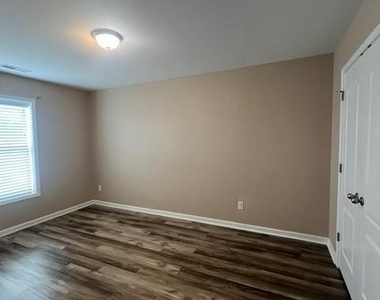 681 Broad Drive - Photo Thumbnail 15