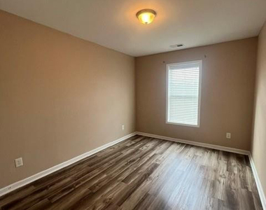681 Broad Drive - Photo Thumbnail 16
