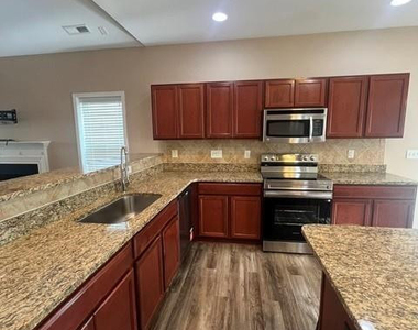 681 Broad Drive - Photo Thumbnail 5