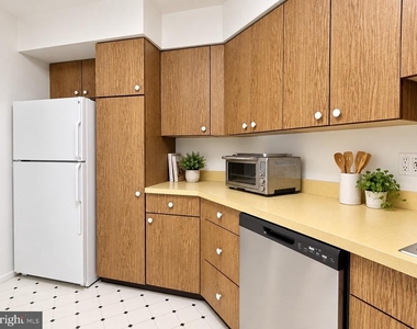1420 Locust Street - Photo Thumbnail 6