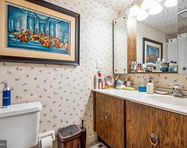 1420 Locust Street - Photo Thumbnail 12