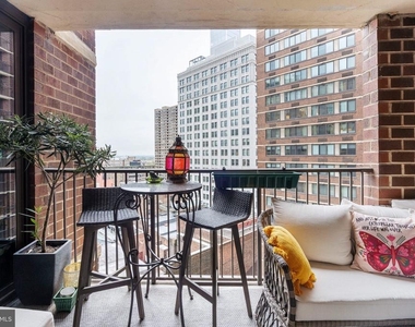 1420 Locust Street - Photo Thumbnail 3