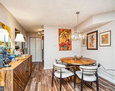 1420 Locust Street - Photo Thumbnail 5
