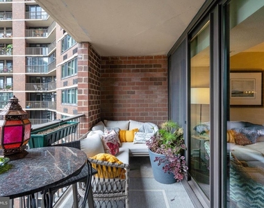 1420 Locust Street - Photo Thumbnail 4