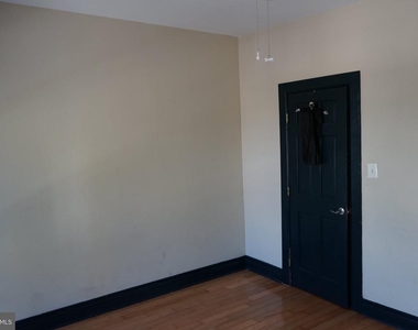 2032 W Berks Street - Photo Thumbnail 4