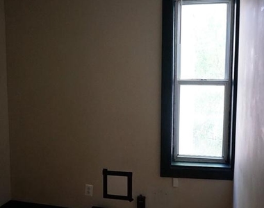 2032 W Berks Street - Photo Thumbnail 10