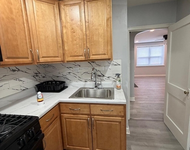 1320 W Nedro Avenue - Photo Thumbnail 3