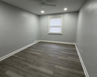 1320 W Nedro Avenue - Photo Thumbnail 10