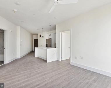 1221 E Fletcher Street - Photo Thumbnail 39