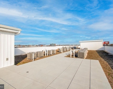 1221 E Fletcher Street - Photo Thumbnail 4