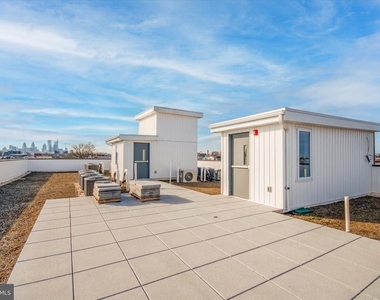 1221 E Fletcher Street - Photo Thumbnail 21