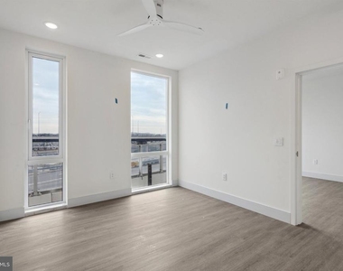 1221 E Fletcher Street - Photo Thumbnail 18