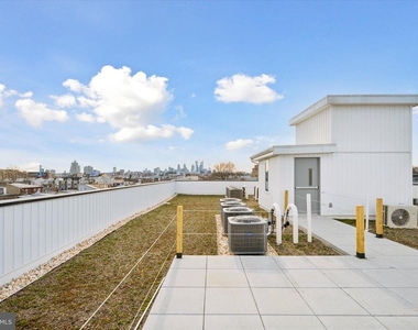1221 E Fletcher Street - Photo Thumbnail 16