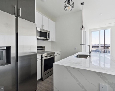 1221 E Fletcher Street - Photo Thumbnail 31