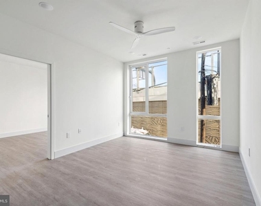 1221 E Fletcher Street - Photo Thumbnail 34