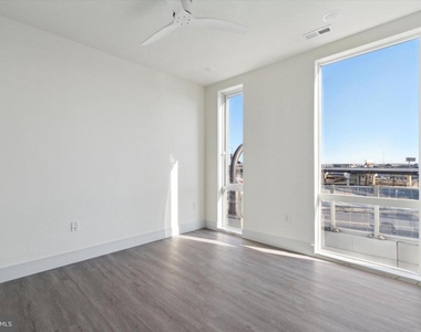 1221 E Fletcher Street - Photo Thumbnail 26