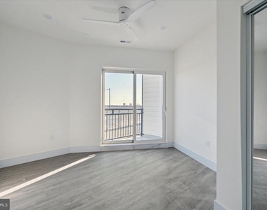 1221 E Fletcher Street - Photo Thumbnail 25