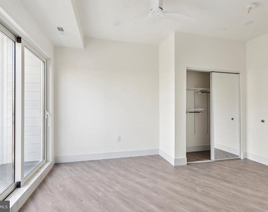 1221 E Fletcher Street - Photo Thumbnail 9