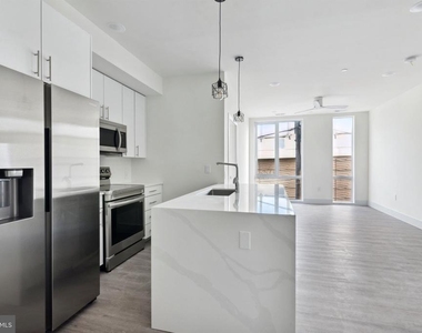 1221 E Fletcher Street - Photo Thumbnail 32