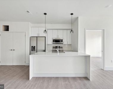 1221 E Fletcher Street - Photo Thumbnail 7