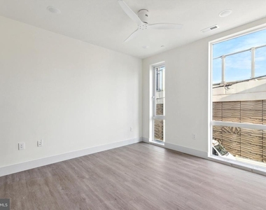 1221 E Fletcher Street - Photo Thumbnail 36