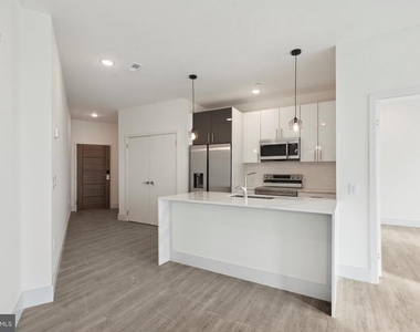1221 E Fletcher Street - Photo Thumbnail 20