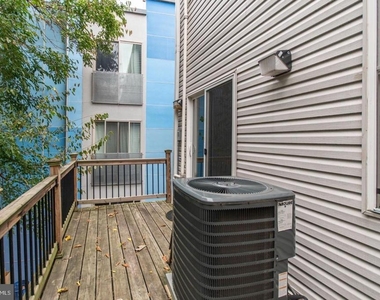 1222 N 7th Street - Photo Thumbnail 2