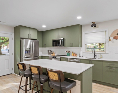 1101 Brenda Court - Photo Thumbnail 7