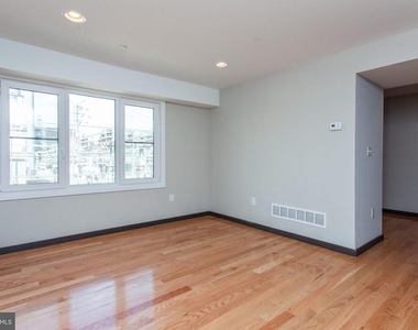 2553 Montrose Street - Photo Thumbnail 9