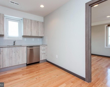 2553 Montrose Street - Photo Thumbnail 5