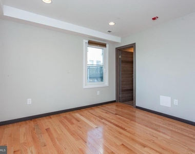 2553 Montrose Street - Photo Thumbnail 2