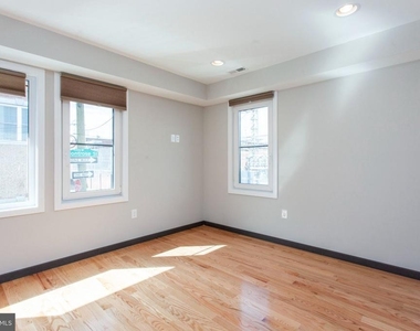 2553 Montrose Street - Photo Thumbnail 6