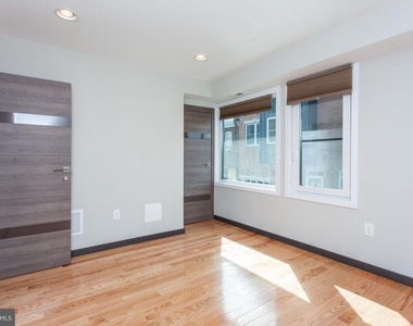 2553 Montrose Street - Photo Thumbnail 7