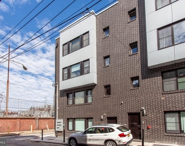 2553 Montrose Street - Photo Thumbnail 17