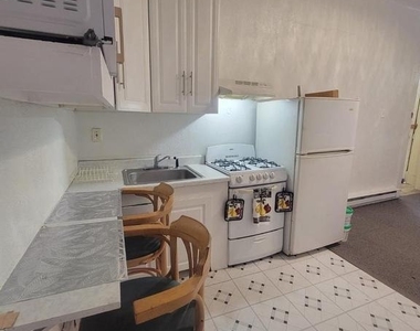 214 Buckingham Place - Photo Thumbnail 3