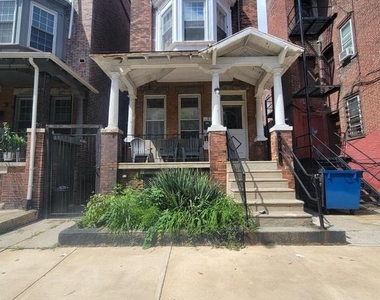 214 Buckingham Place - Photo Thumbnail 1
