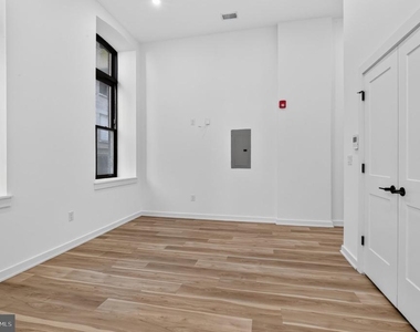 1415 Locust Street - Photo Thumbnail 5
