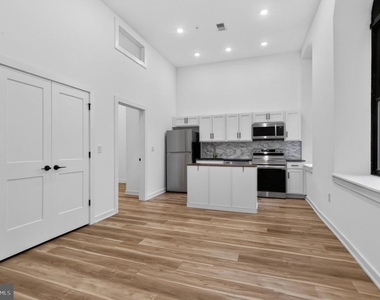 1415 Locust Street - Photo Thumbnail 4