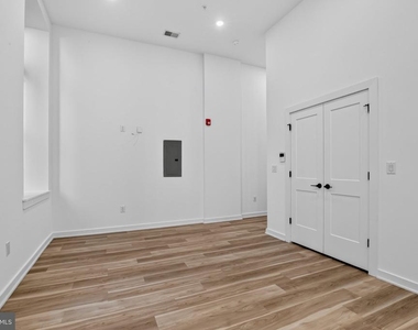 1415 Locust Street - Photo Thumbnail 6