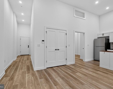 1415 Locust Street - Photo Thumbnail 3