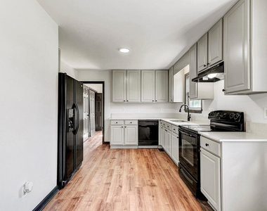 928 S Willhaven Drive - Photo Thumbnail 9