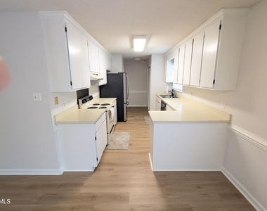 210 W Cornwallis Road - Photo Thumbnail 9