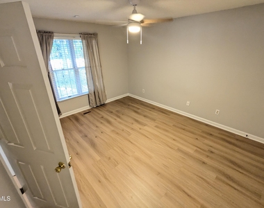 210 W Cornwallis Road - Photo Thumbnail 14