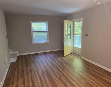 1102 E Franklin Street - Photo Thumbnail 8