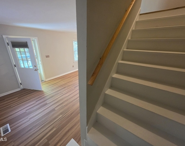 1102 E Franklin Street - Photo Thumbnail 10
